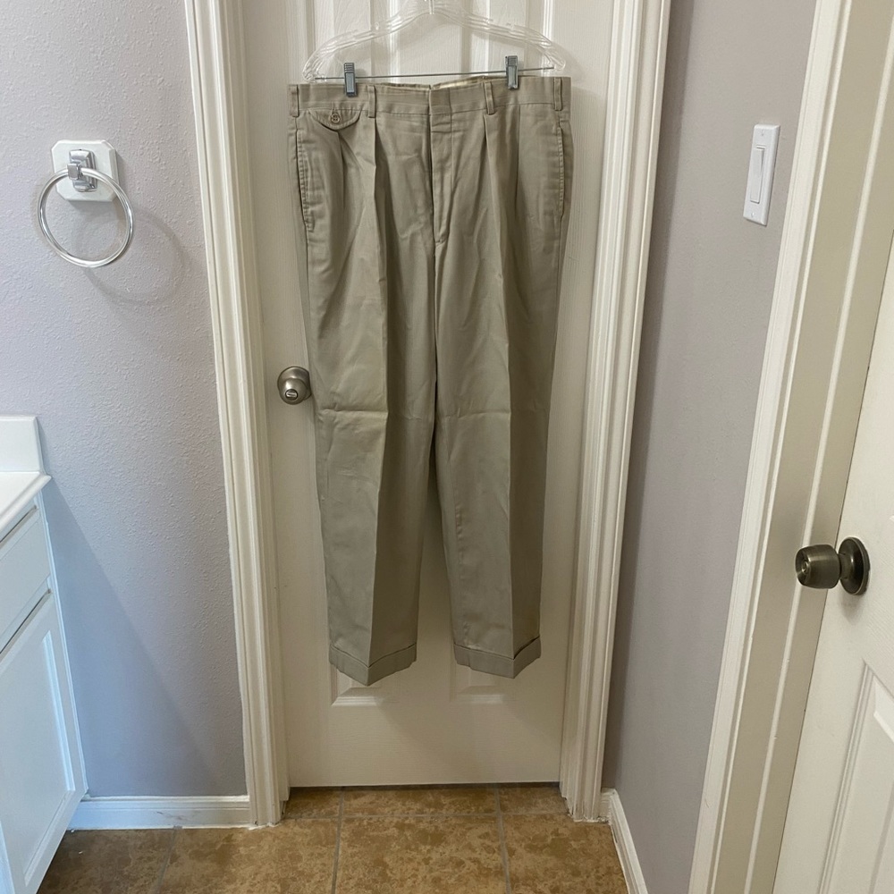 Brooks brothers men’s dress slacks 36x30, tan/khaki